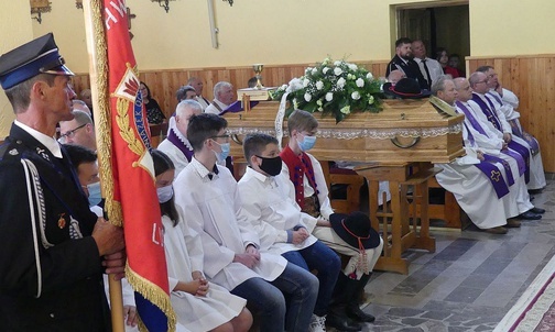 Msza św. pogrzebowa ks. Wojciecha Janke w Lalikach.