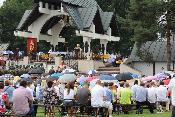 Abp Jędraszewski: Jeszcze Polska nie zginęła, póki się modlimy