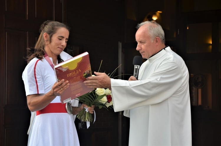Powitanie wioślarki Marii Sajdak w parafii Kraków-Kliny