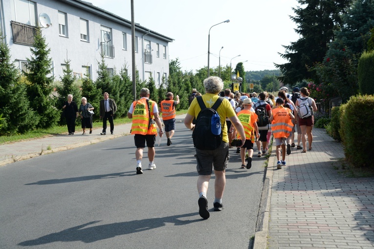 Start jedynek niebieskiej i żółtej