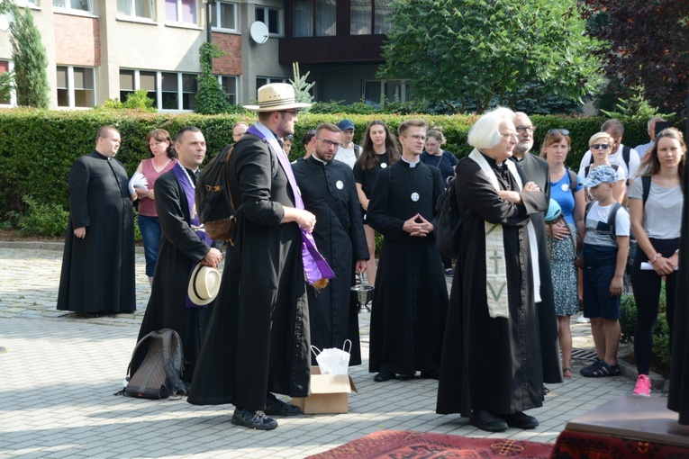 Start jedynek niebieskiej i żółtej