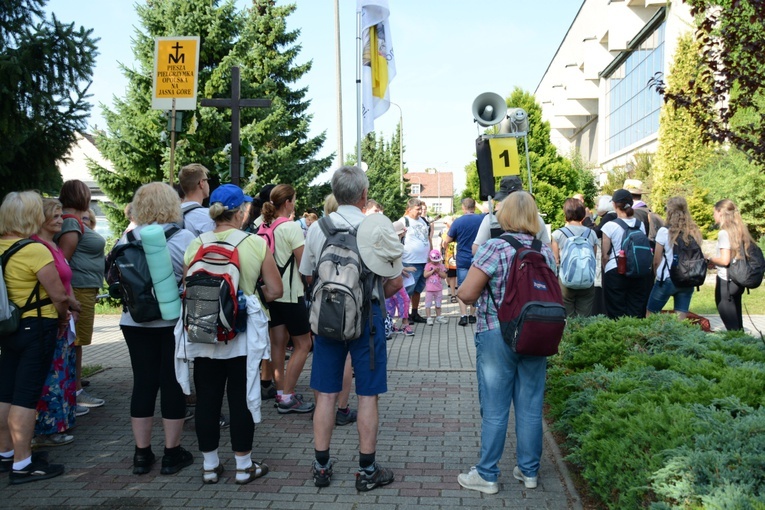 Start jedynek niebieskiej i żółtej