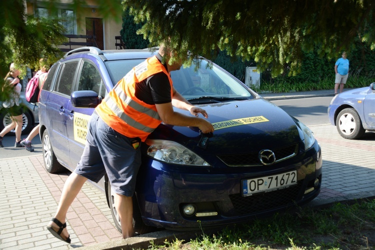 Start jedynek niebieskiej i żółtej