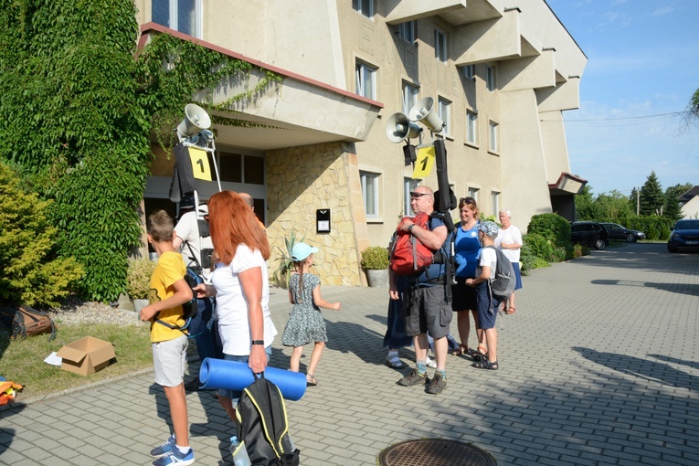 Start jedynek niebieskiej i żółtej