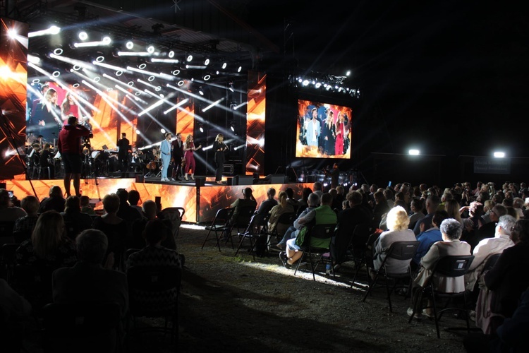 Głuszyca. Koncert Polskiej Orkiestry Muzyki Filmowej i SOUND’n Grace