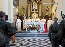 ▲	Uroczystej Mszy św. przewodniczył biskup Krzysztof Nitkiewicz.