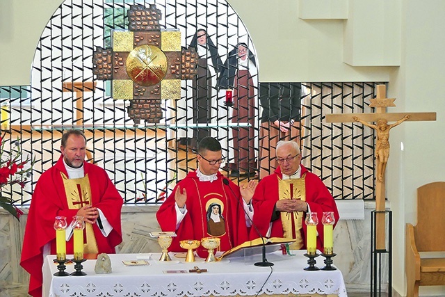 Ksiądz Marek Studenski w oświęcimskim Karmelu przewodniczył Mszy św. ku czci św. Edyty Stein.