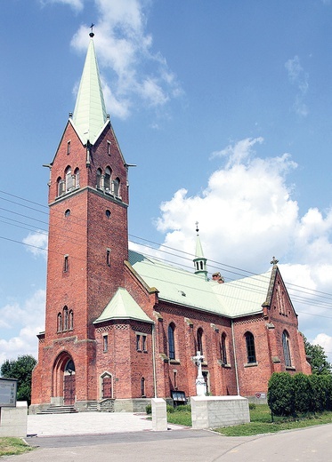 	Poświęcona w 1910 r. świątynia parafialna.