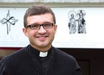 ▲	Ks. Krzysztof Kralka jest uznanym ewangelizatorem i rekolekcjonistą, założycielem i dyrektorem Pallotyńskiej Szkoły Nowej Ewangelizacji.