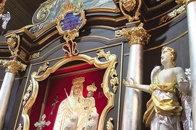 ▲	Barokowy ołtarz jest świadkiem duchowych dziejów tego miejsca.