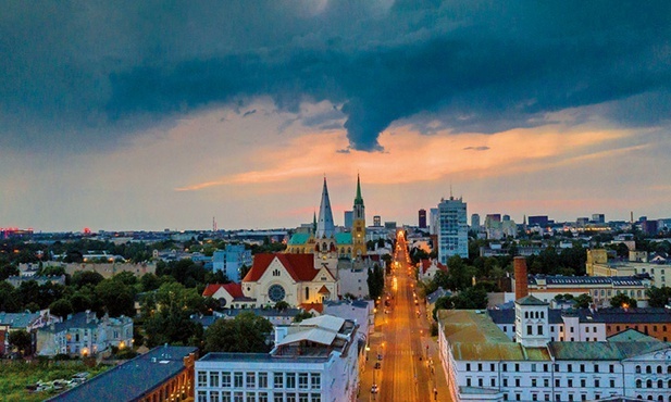 Współczesne miasta stanowią uprzywilejowane miejsca dla nowej ewangelizacji – uważa abp Grzegorz Ryś, metropolita łódzki. A w Łodzi warunki są szczególne, bo jej mieszkańcy należą do najmniej religijnych w kraju.