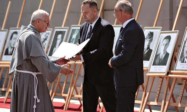 Franciszkanin Atanazy Sulik odebrał notę identyfikacyjną swego brata Witolda, który został aresztowany 9 marca 1946 r. i słuch po nim zaginął.