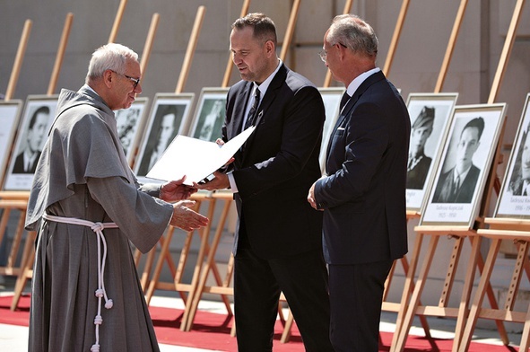 Franciszkanin Atanazy Sulik odebrał notę identyfikacyjną swego brata Witolda, który został aresztowany 9 marca 1946 r. i słuch po nim zaginął.