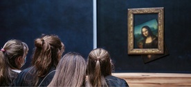 Słynna „Mona Lisa” Leonarda da Vinci została skradziona z Luwru w 1911 r. przez jednego z pracowników muzeum. Sprawca został ujęty, a obraz wrócił na swoje miejsce.