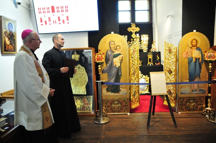 Zabytki Muzeum Archidiecezjalnego i widok z Wieży Trynitarskiej