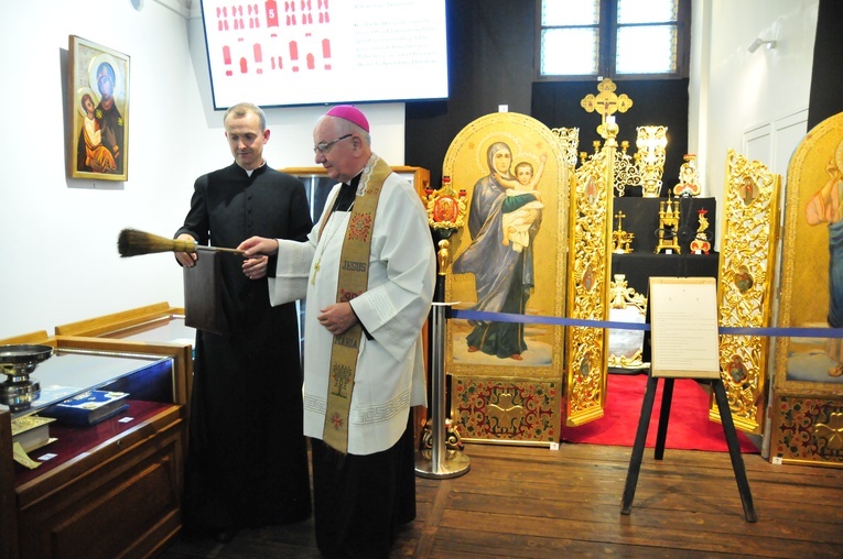 Zabytki Muzeum Archidiecezjalnego i widok z Wieży Trynitarskiej