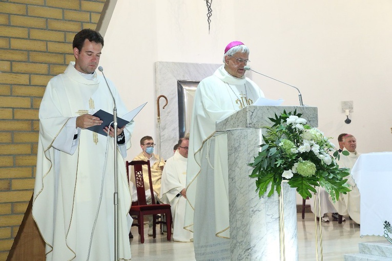 Przekazanie pamiątek po bp. Spletcie