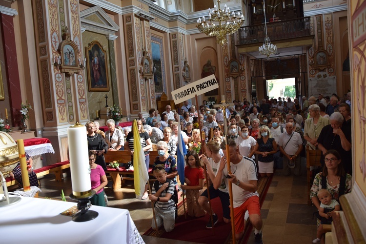 Pielgrzymi z Żychlina i Msza św. z wprowadzeniem relikwii papieża