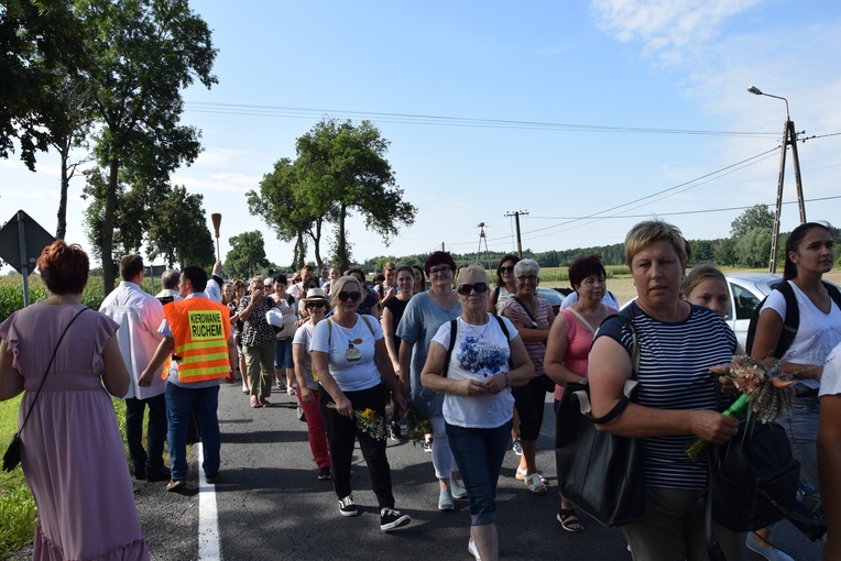 Pielgrzymi z Żychlina i Msza św. z wprowadzeniem relikwii papieża