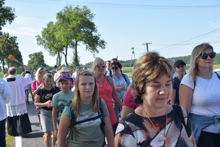 Pielgrzymi z Żychlina i Msza św. z wprowadzeniem relikwii papieża