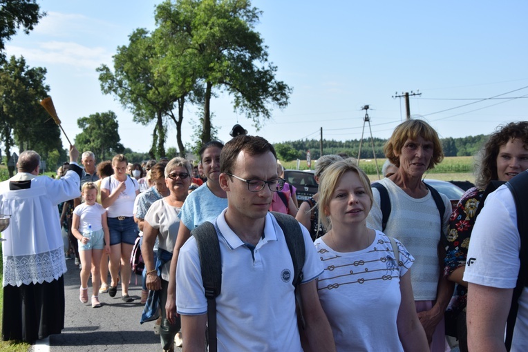 Pielgrzymi z Żychlina i Msza św. z wprowadzeniem relikwii papieża