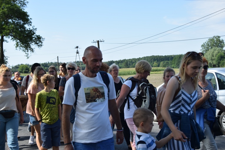 Pielgrzymi z Żychlina i Msza św. z wprowadzeniem relikwii papieża