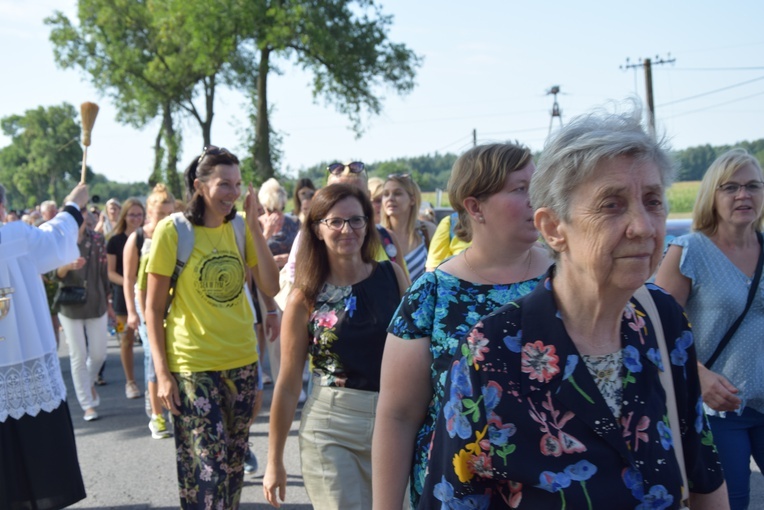 Pielgrzymi z Żychlina i Msza św. z wprowadzeniem relikwii papieża