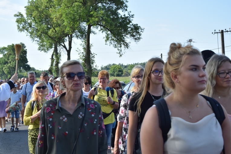 Pielgrzymi z Żychlina i Msza św. z wprowadzeniem relikwii papieża