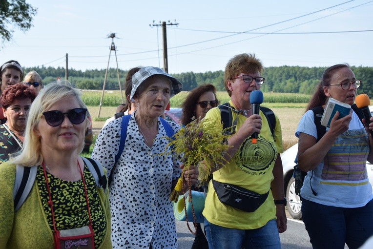 Pielgrzymi z Żychlina i Msza św. z wprowadzeniem relikwii papieża