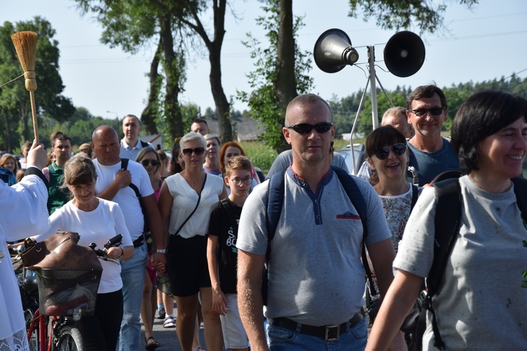 Pielgrzymi z Żychlina i Msza św. z wprowadzeniem relikwii papieża