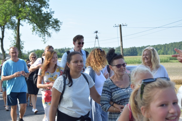 Pielgrzymi z Żychlina i Msza św. z wprowadzeniem relikwii papieża