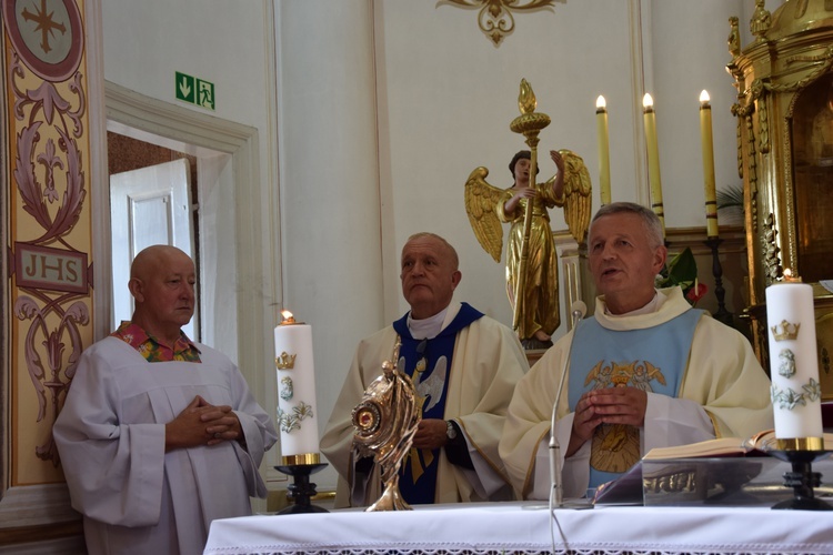 Pielgrzymi z Żychlina i Msza św. z wprowadzeniem relikwii papieża