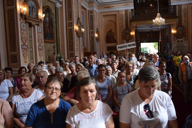 Pielgrzymi z Żychlina i Msza św. z wprowadzeniem relikwii papieża