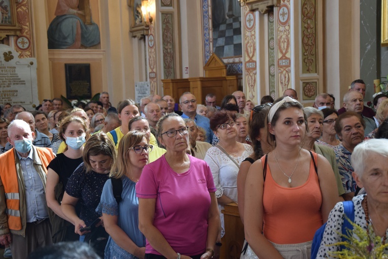 Pielgrzymi z Żychlina i Msza św. z wprowadzeniem relikwii papieża