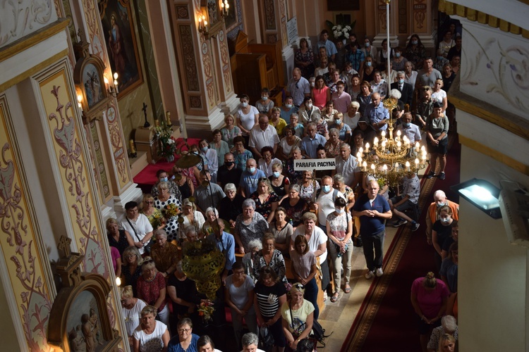 Pielgrzymi z Żychlina i Msza św. z wprowadzeniem relikwii papieża