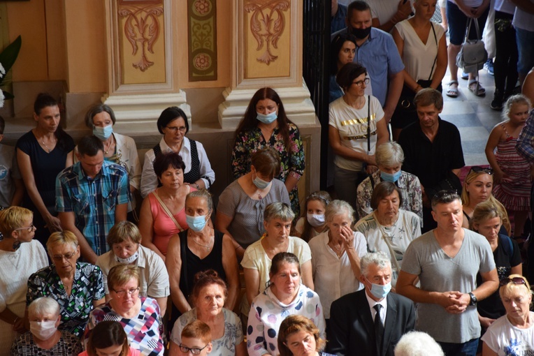 Pielgrzymi z Żychlina i Msza św. z wprowadzeniem relikwii papieża