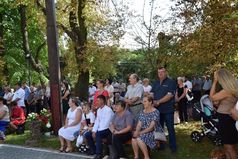 Pielgrzymi z Żychlina i Msza św. z wprowadzeniem relikwii papieża