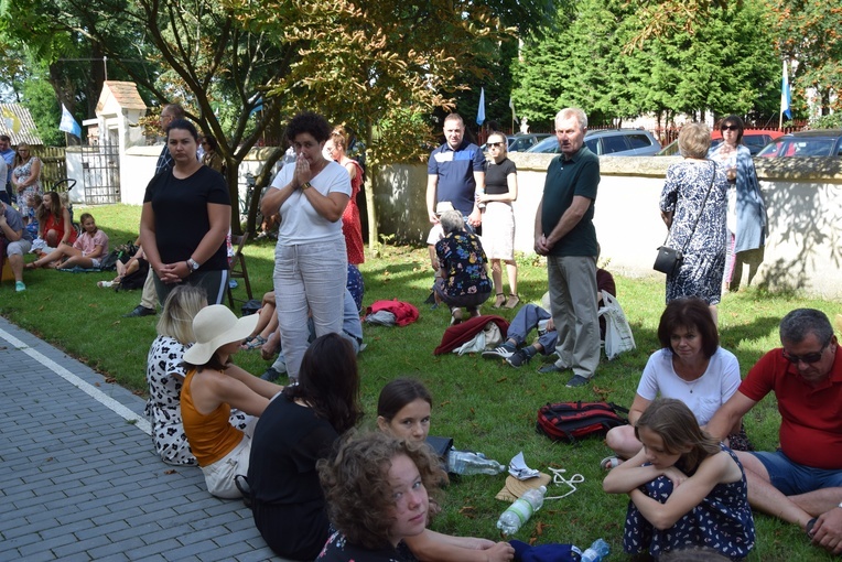 Pielgrzymi z Żychlina i Msza św. z wprowadzeniem relikwii papieża