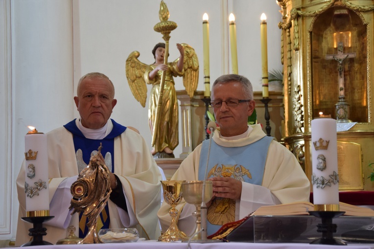 Pielgrzymi z Żychlina i Msza św. z wprowadzeniem relikwii papieża