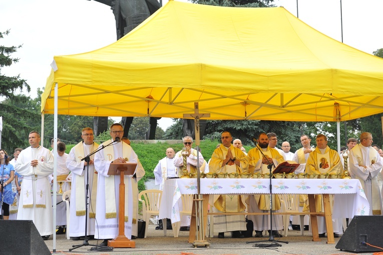 Msza św. w Racławicach