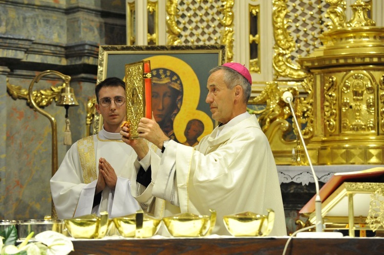 39. PPT - Msza św. w Miechowie