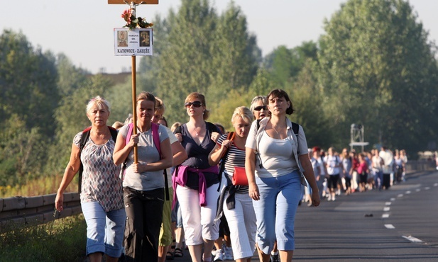 Kobiety pielgrzymują do Piekar Śląskich