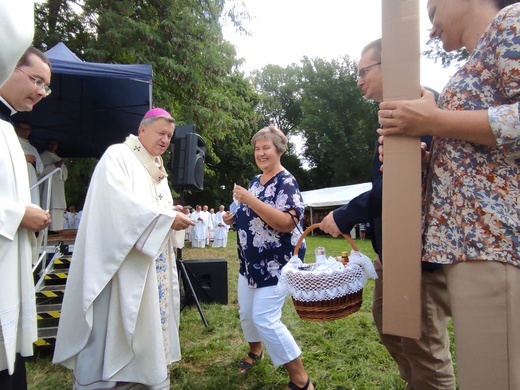 IV Archidiecezjalna Pielgrzymka Czcicieli Maryi - Wspólnot Żywego Różańca w Henrykowie