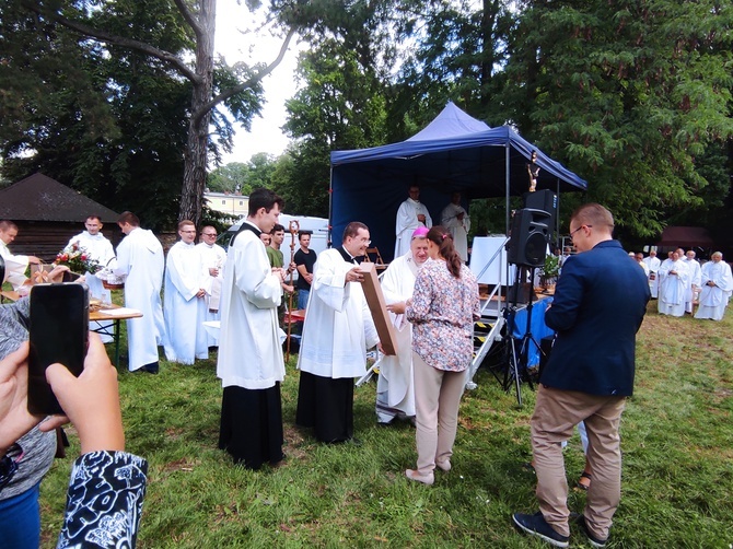 IV Archidiecezjalna Pielgrzymka Czcicieli Maryi - Wspólnot Żywego Różańca w Henrykowie