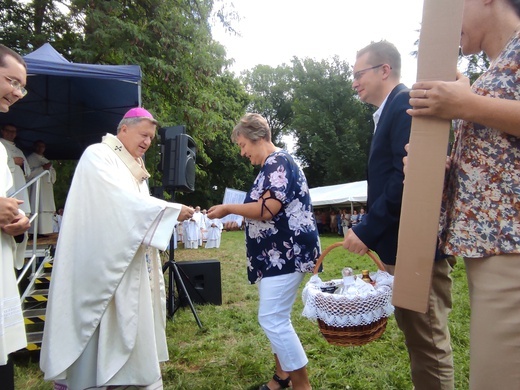 IV Archidiecezjalna Pielgrzymka Czcicieli Maryi - Wspólnot Żywego Różańca w Henrykowie