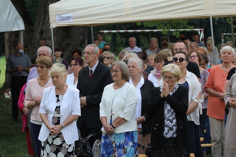 IV Archidiecezjalna Pielgrzymka Czcicieli Maryi - Wspólnot Żywego Różańca w Henrykowie