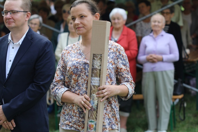 IV Archidiecezjalna Pielgrzymka Czcicieli Maryi - Wspólnot Żywego Różańca w Henrykowie