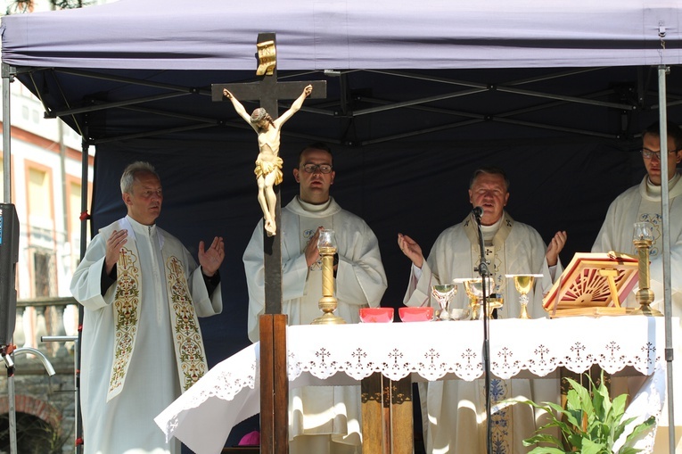 IV Archidiecezjalna Pielgrzymka Czcicieli Maryi - Wspólnot Żywego Różańca w Henrykowie