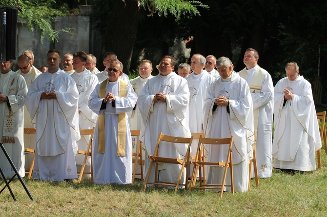 IV Archidiecezjalna Pielgrzymka Czcicieli Maryi - Wspólnot Żywego Różańca w Henrykowie