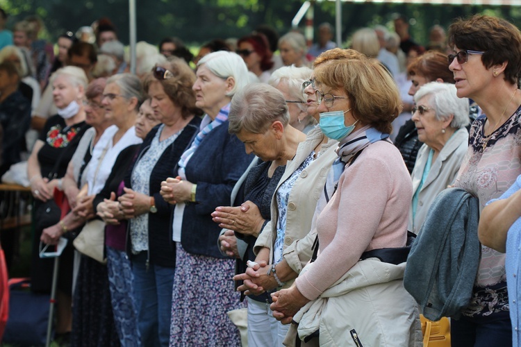 IV Archidiecezjalna Pielgrzymka Czcicieli Maryi - Wspólnot Żywego Różańca w Henrykowie